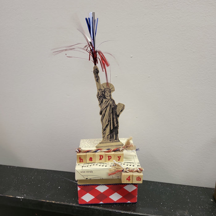 Vintage Patriotic 'Statue of Liberty' Box