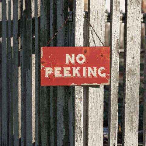 'No Peeking' Sign